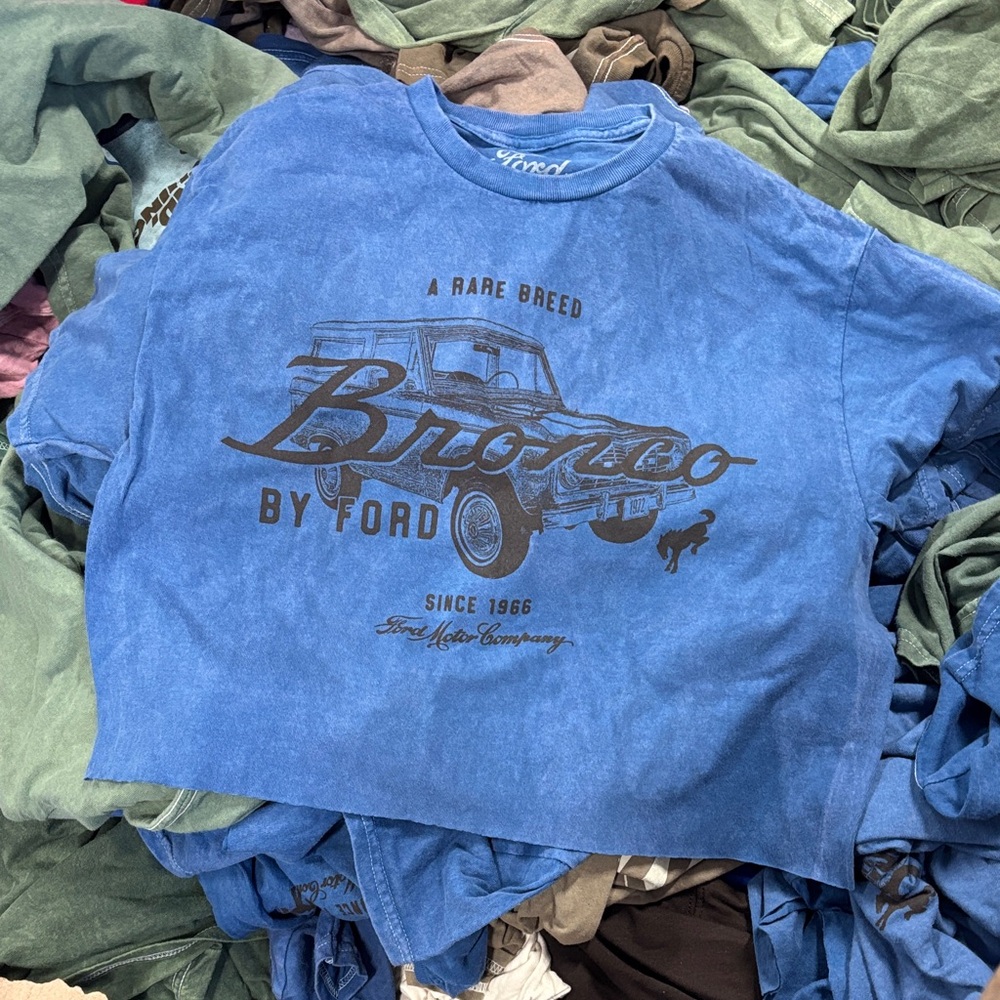 New ford bronco car lover tee shirt T-shirt graphic all sizes blue cropped tee